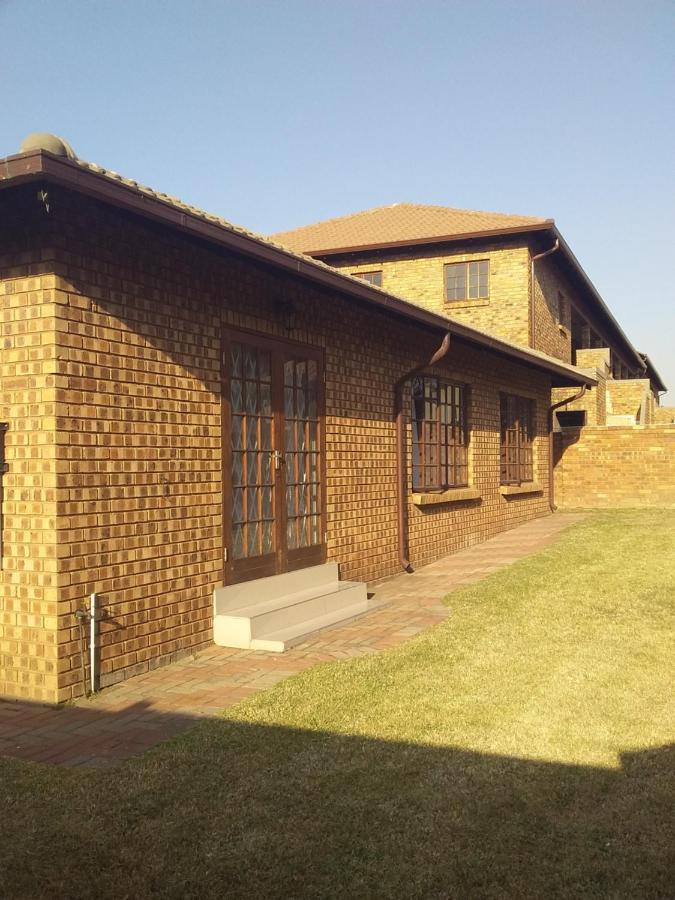 Tumi'S Home Away- 3 Bedroom Witbank Εξωτερικό φωτογραφία