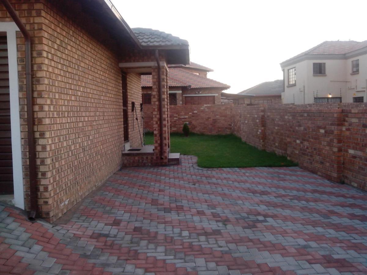 Tumi'S Home Away- 3 Bedroom Witbank Εξωτερικό φωτογραφία